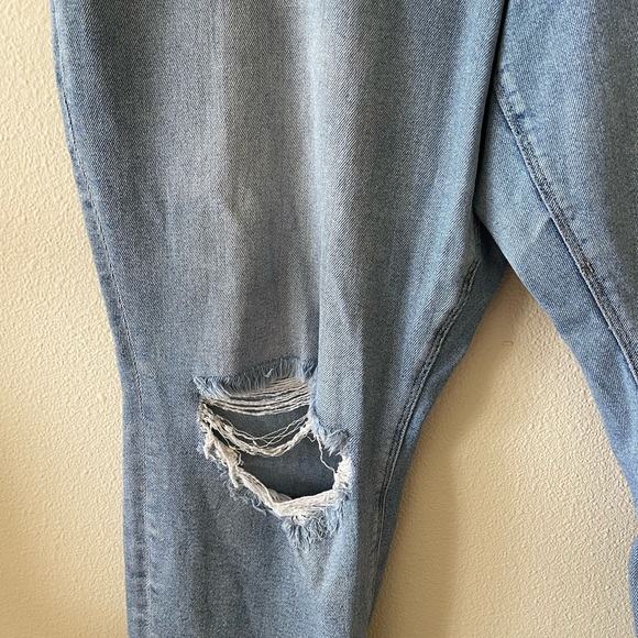 American Eagle Size 20 Distressed Mom Jean High Rise - Picture 6 of 9